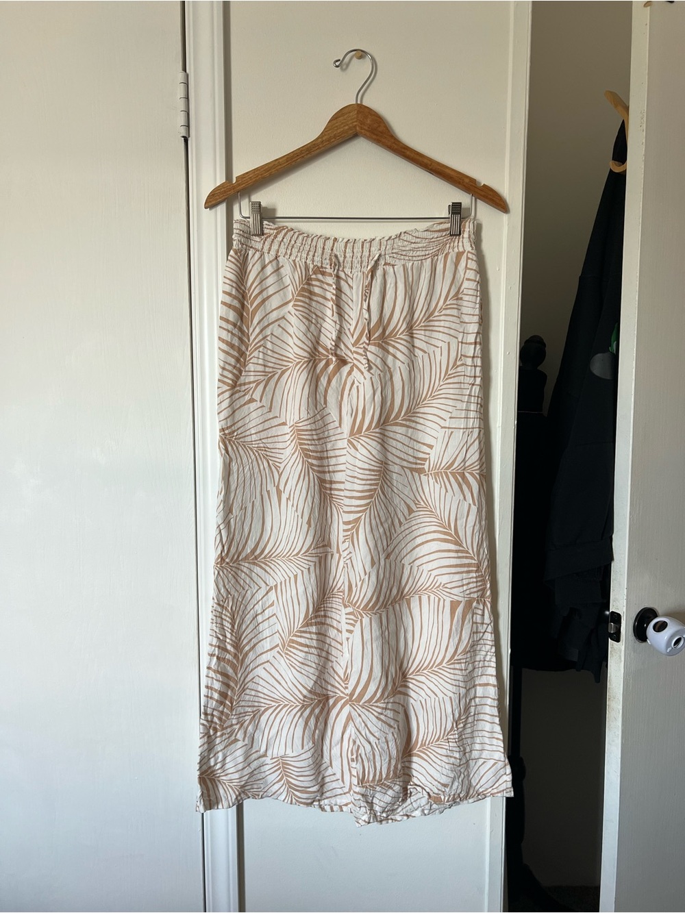 Roxy Women's White and Beige Wide Leg Palm Print Pants - Picture 2 of 6